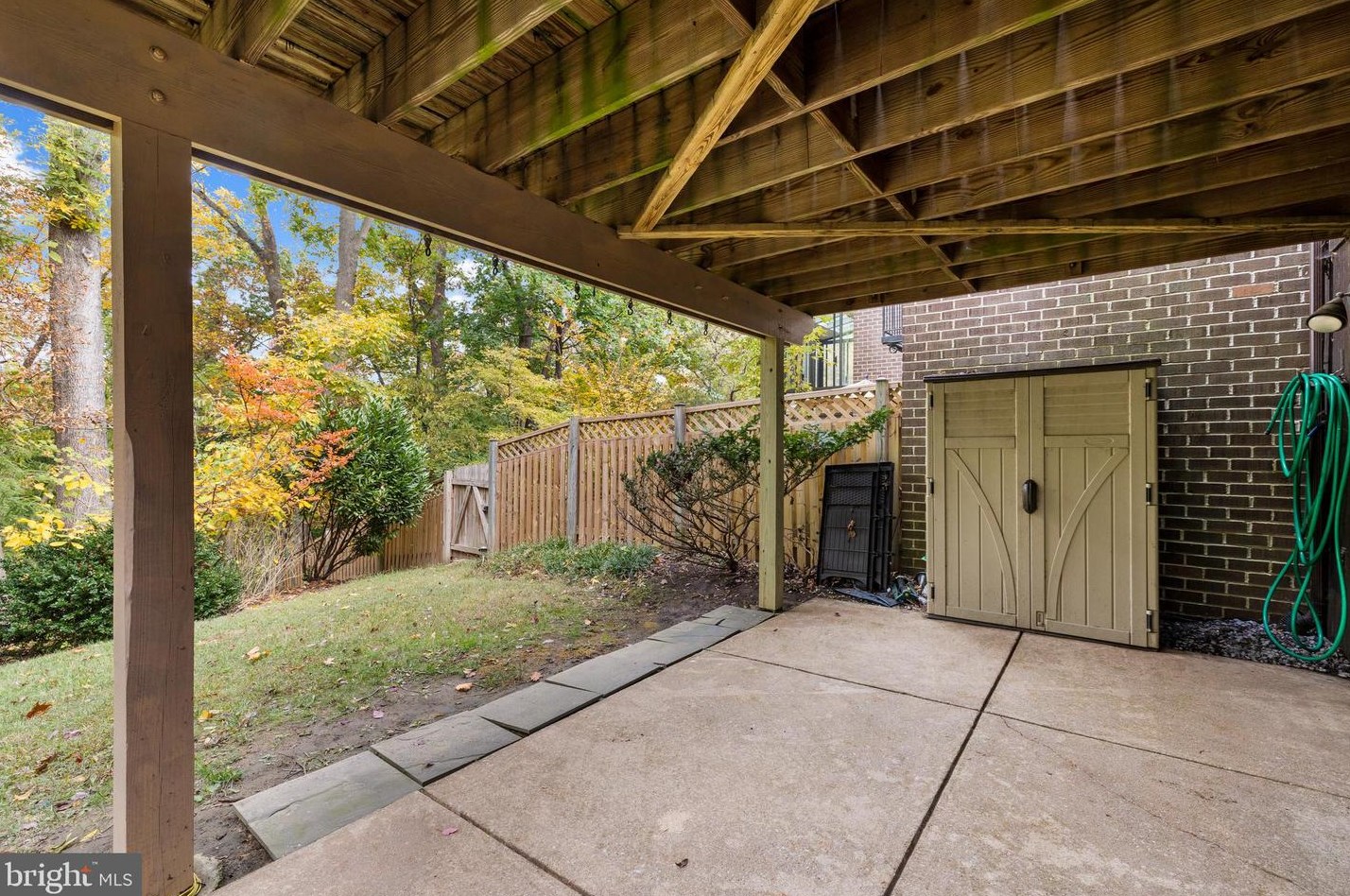 6112 Buckingham Mnr Dr, Baltimore MD exterior