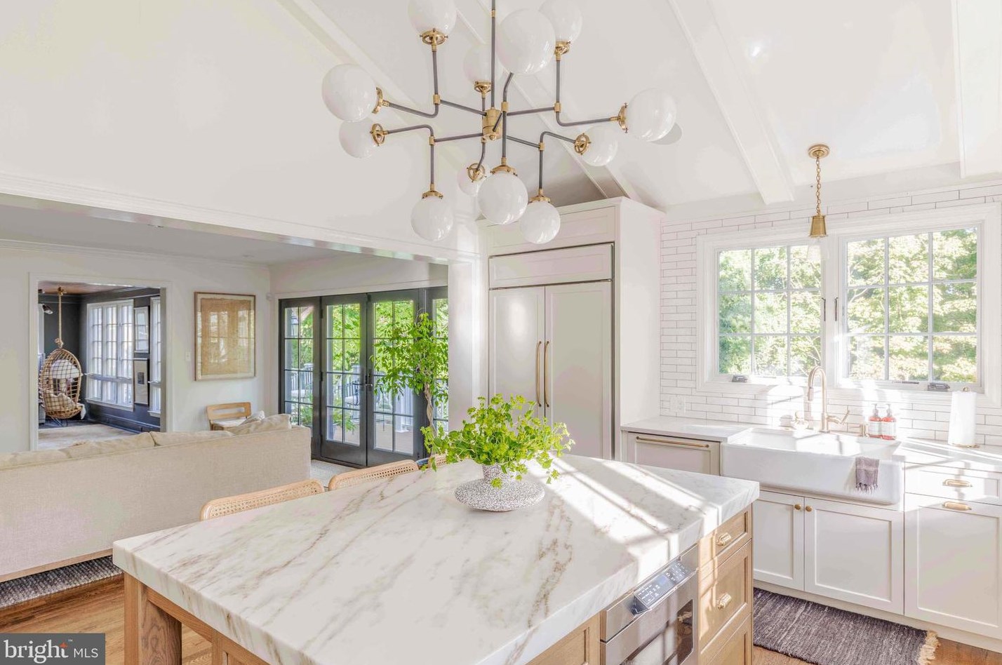 6421 Murray Hl Rd, Baltimore MD 21212-1028 exterior