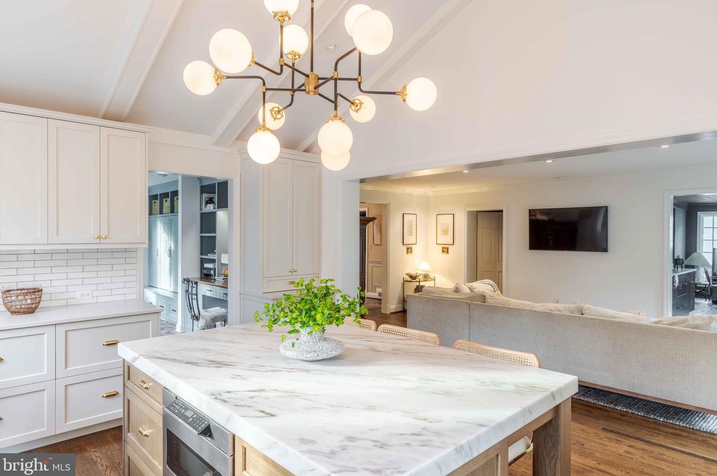 6421 Murray Hl Rd, Baltimore MD 21212-1028 exterior