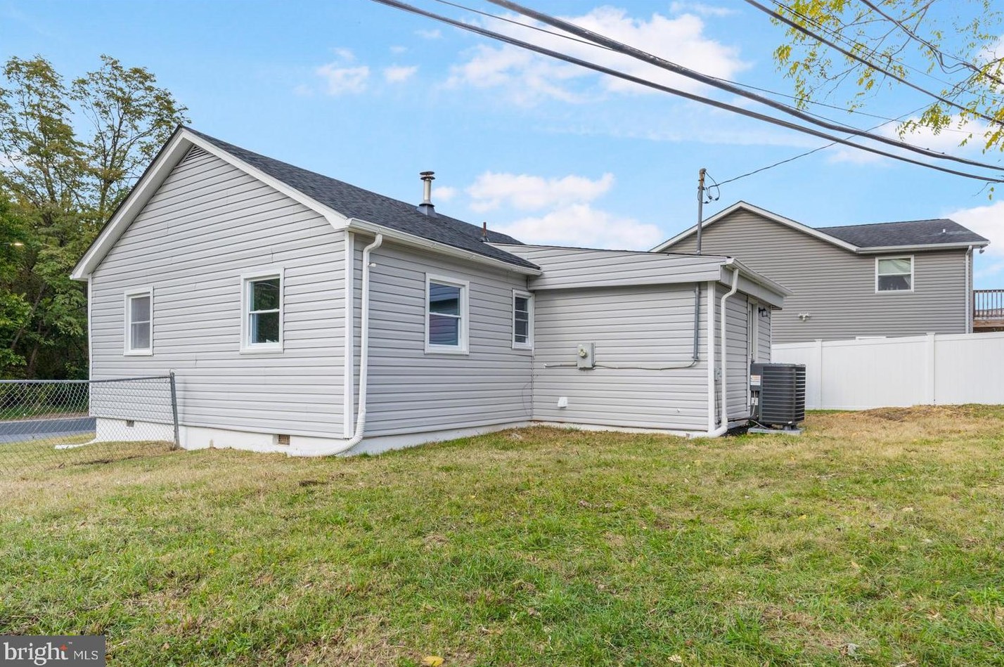 215 Glider Dr, Baltimore MD 21220-4603 exterior