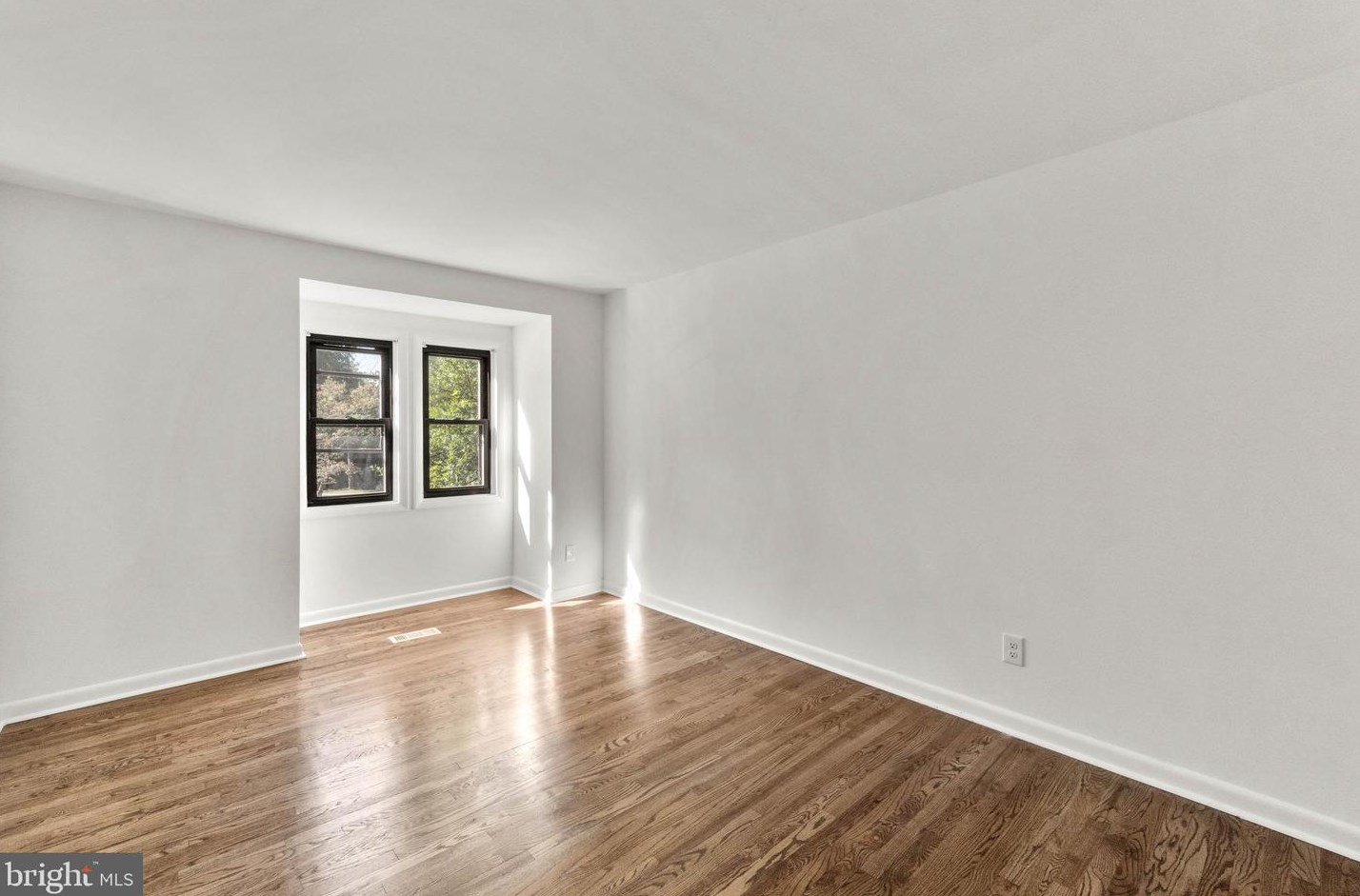 6118 Buckingham Mnr Dr, Baltimore MD 21210-1004 exterior