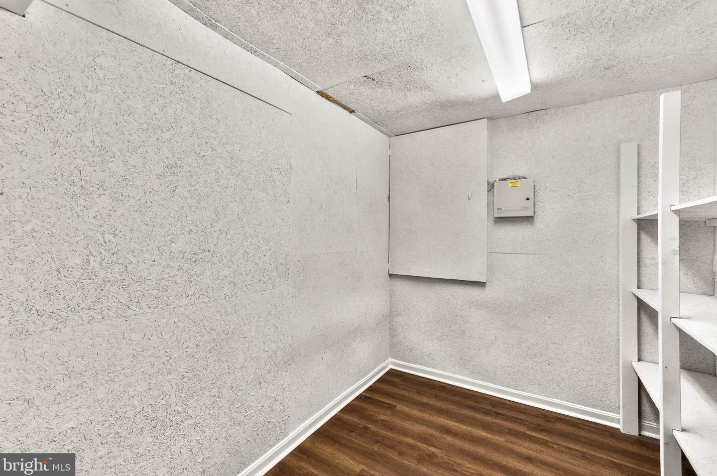 6118 Buckingham Mnr Dr, Baltimore MD 21210-1004 exterior