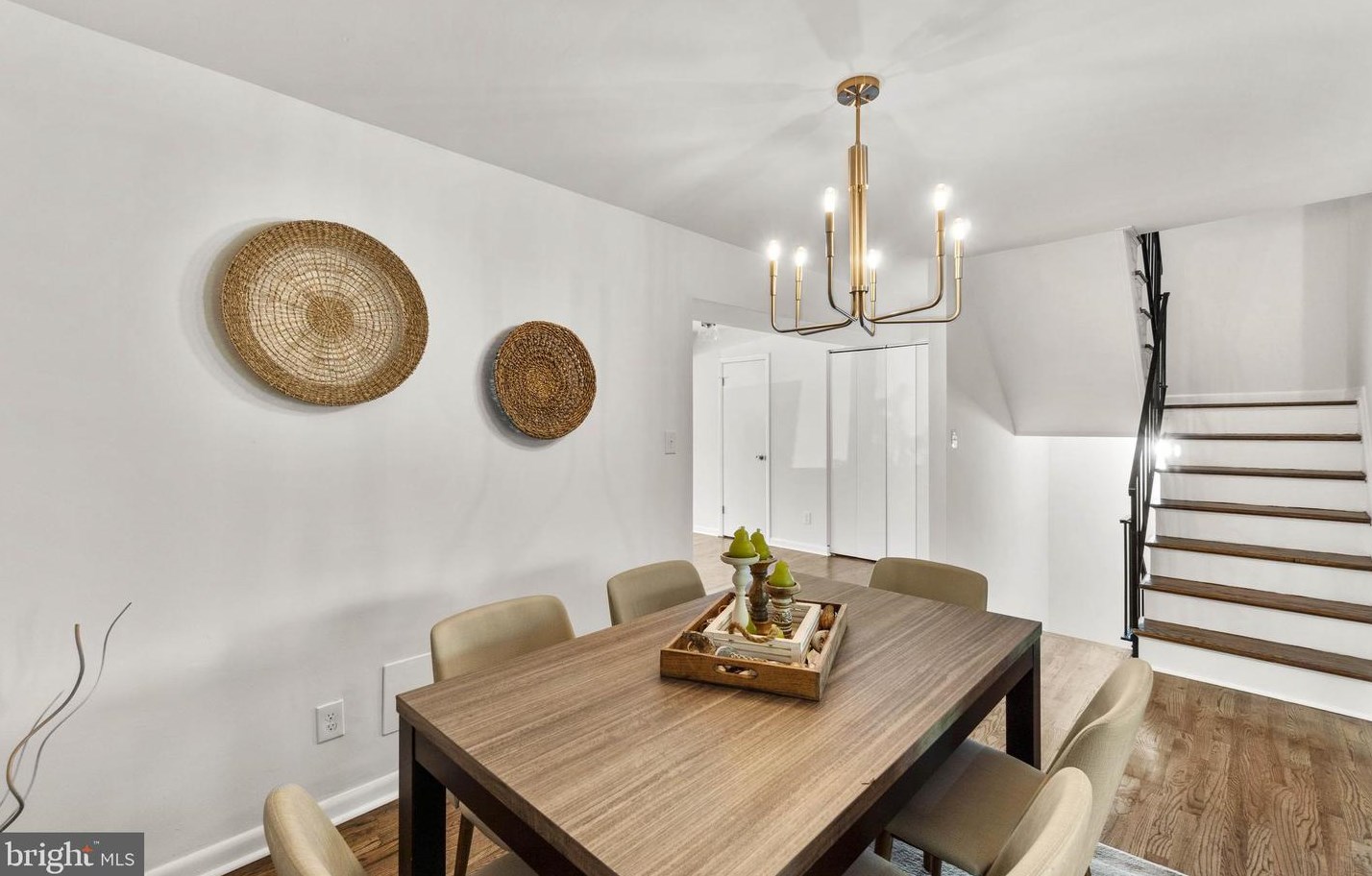 6118 Buckingham Mnr Dr, Baltimore MD 21210-1004 exterior