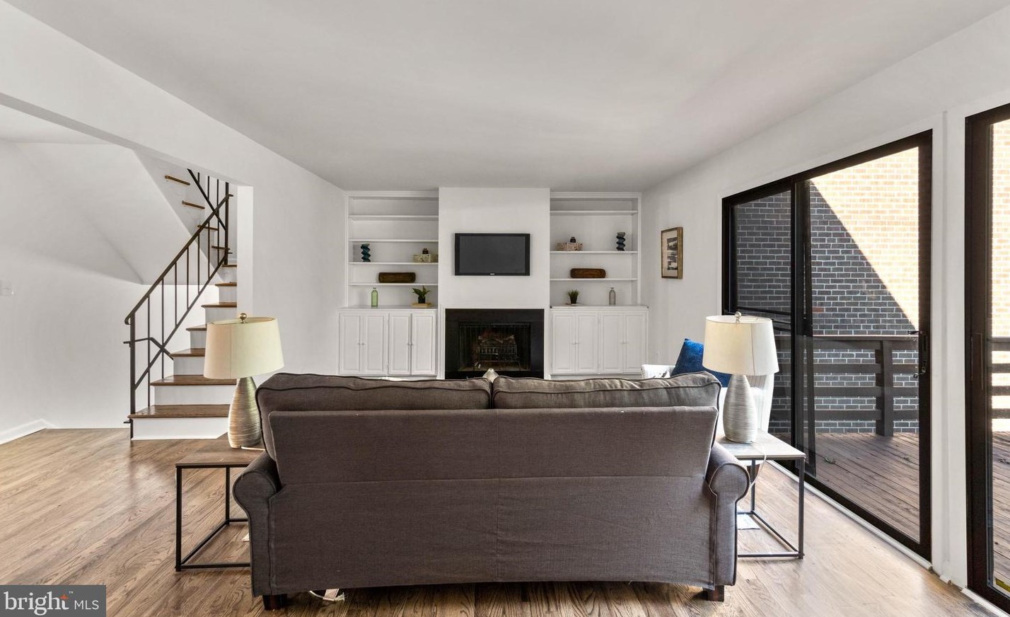 6118 Buckingham Mnr Dr, Baltimore MD 21210-1004 exterior