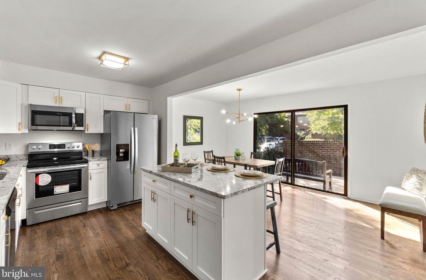 6118 Buckingham Mnr Dr, Baltimore MD 21210-1004 exterior