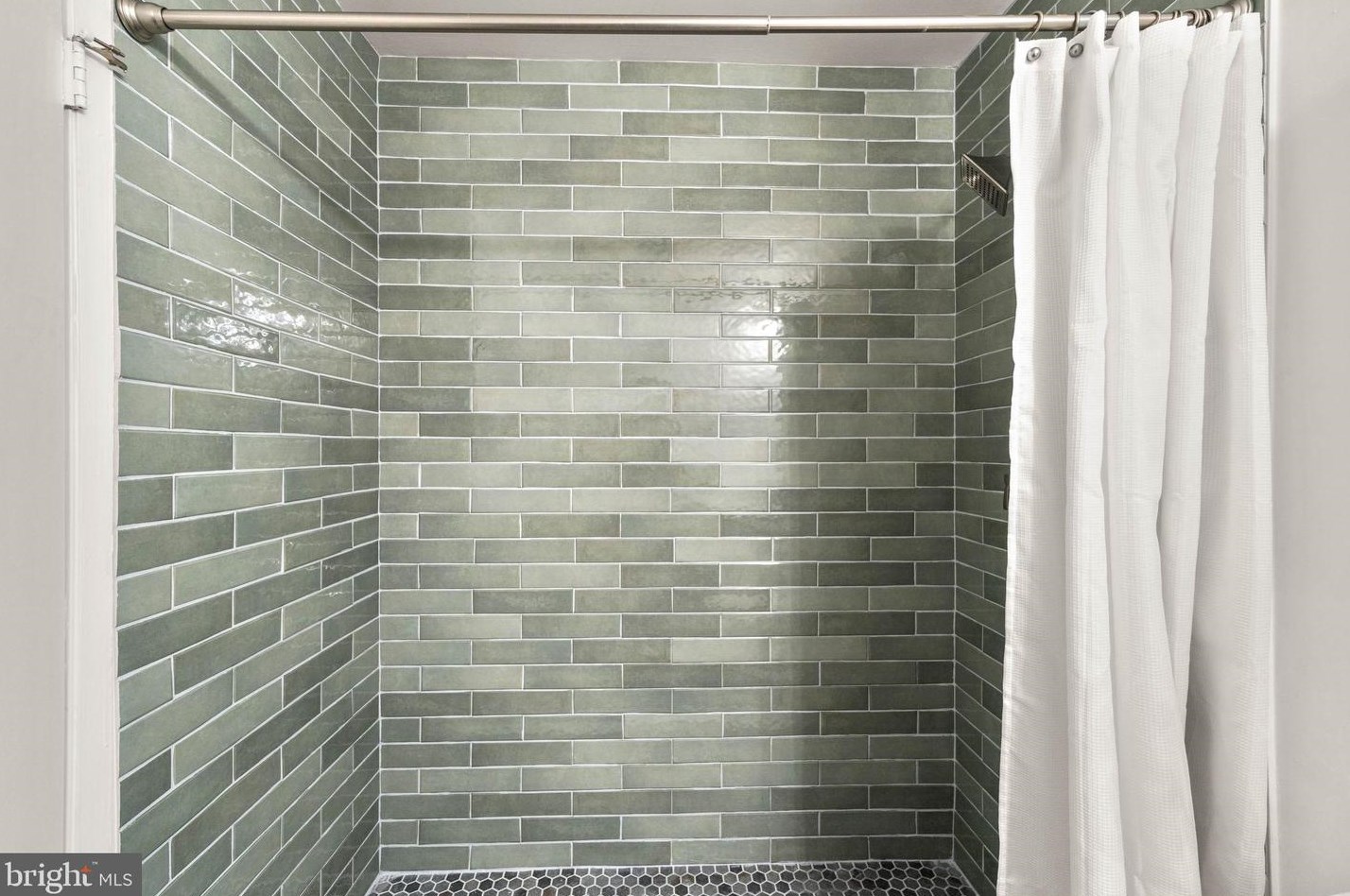 6118 Buckingham Mnr Dr, Baltimore MD 21210-1004 exterior