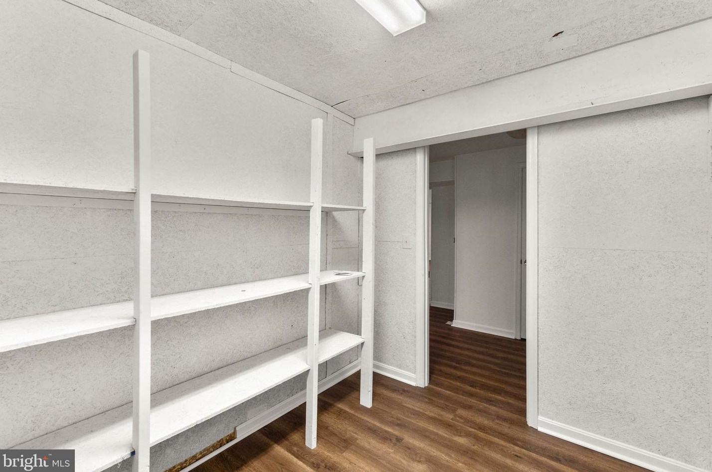 6118 Buckingham Mnr Dr, Baltimore MD 21210-1004 exterior