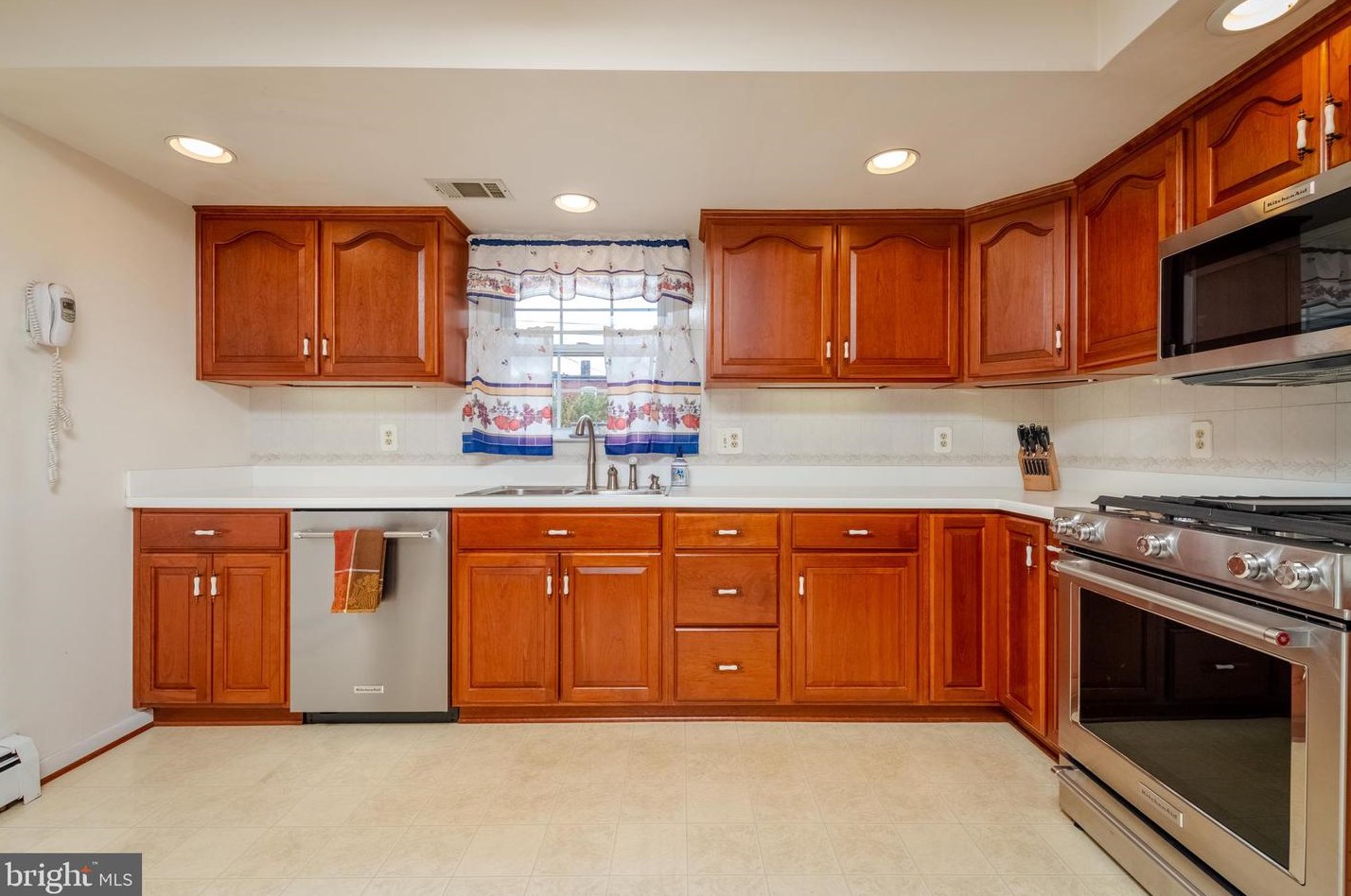 7027 Dunhill Rd, Baltimore MD 21222-5917 exterior