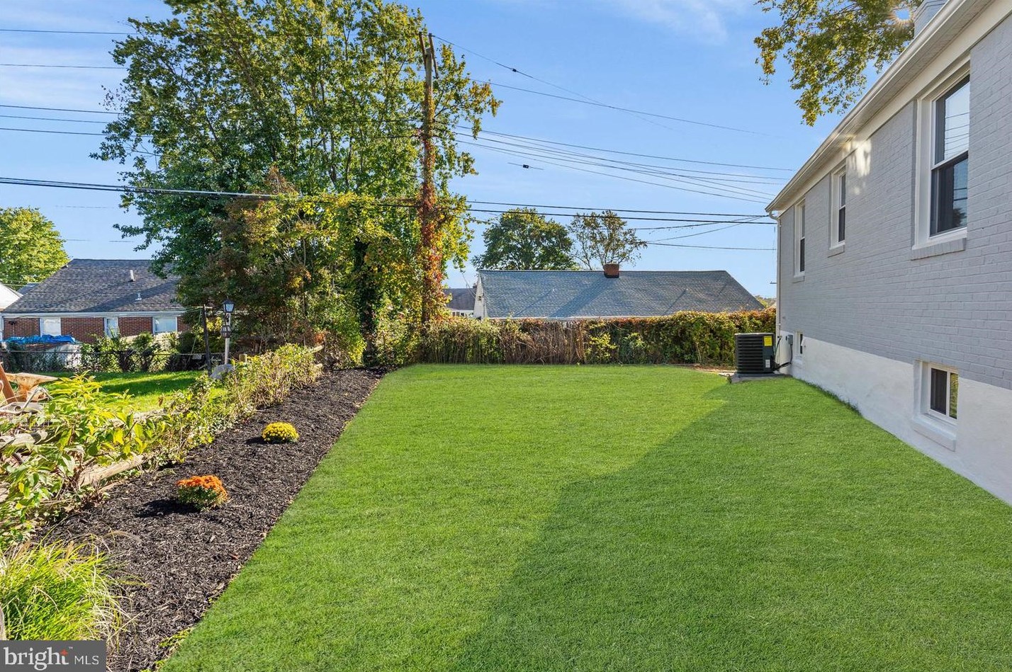 6503 Hazelwood Ct, Baltimore MD  21237-1907 exterior