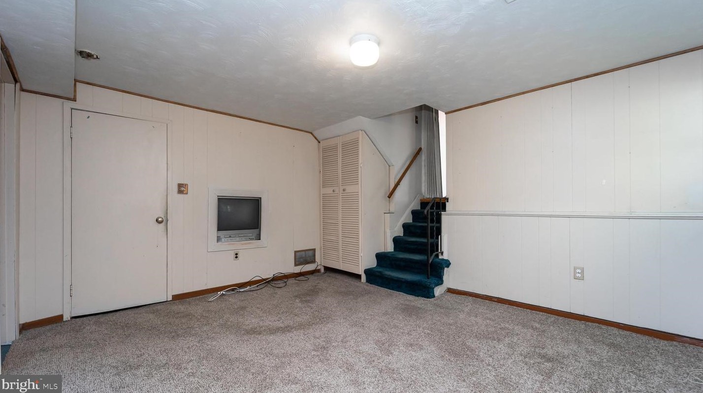 6008 Black Friars Cir, Baltimore MD 21228-2706 exterior