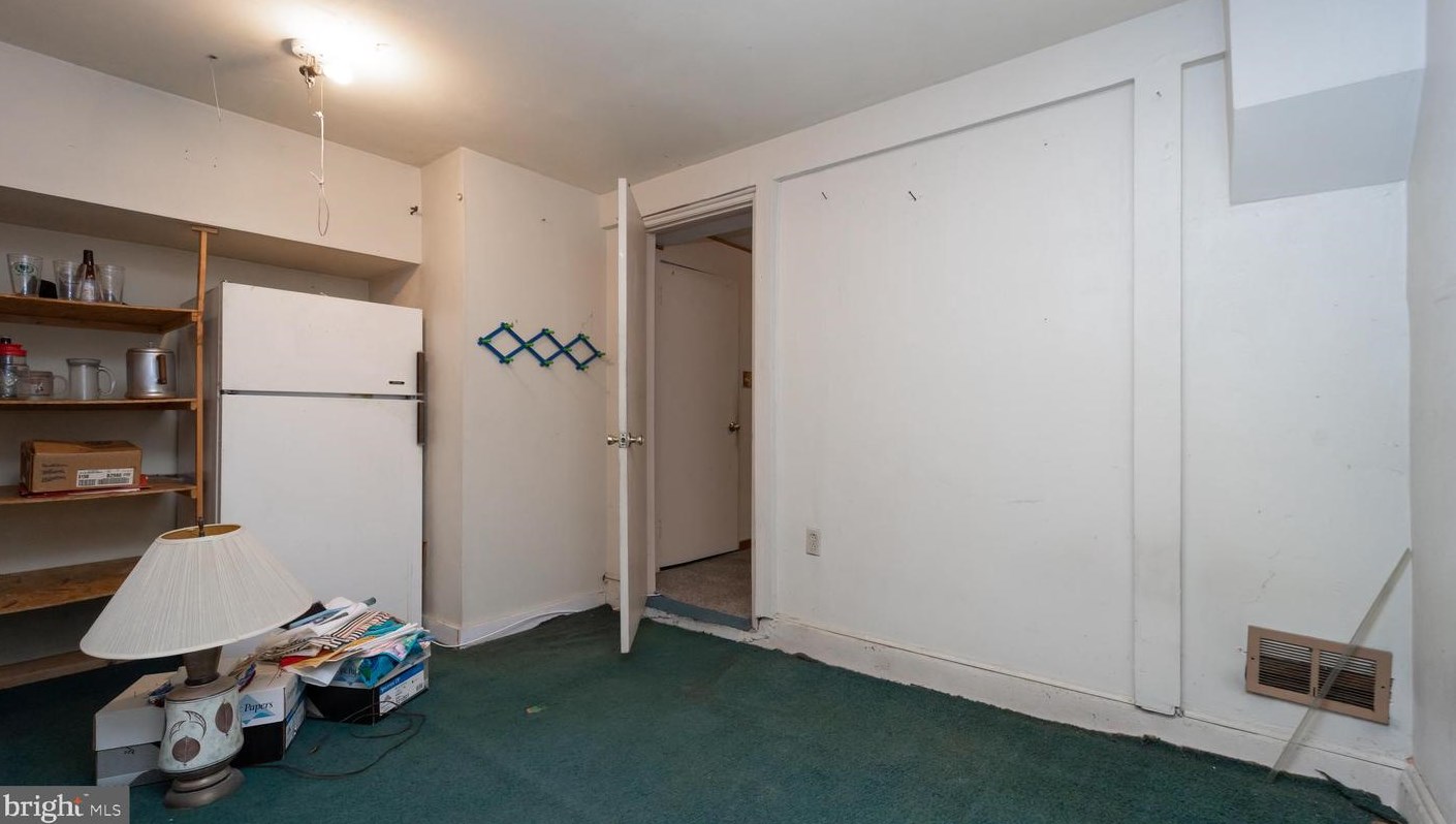 6008 Black Friars Cir, Baltimore MD 21228-2706 exterior