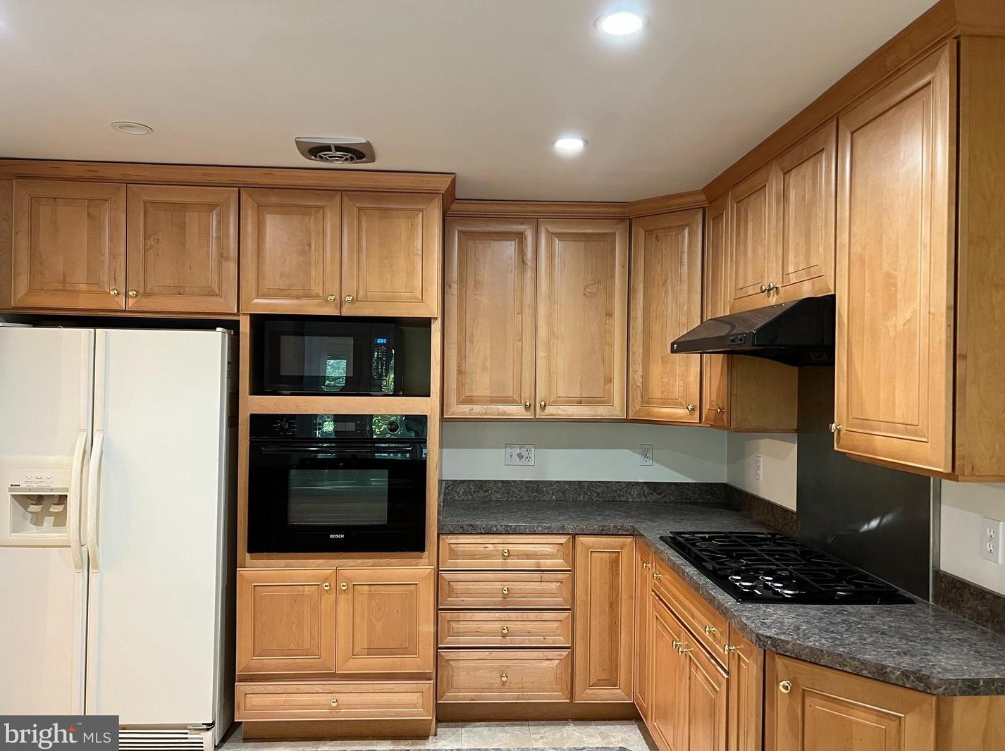 1103 High Country Rd, Baltimore MD 21286-1514 exterior