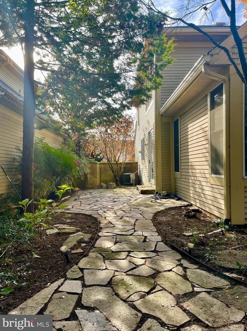 18 Stone Gate Ct, Baltimore MD  21208-1000 exterior