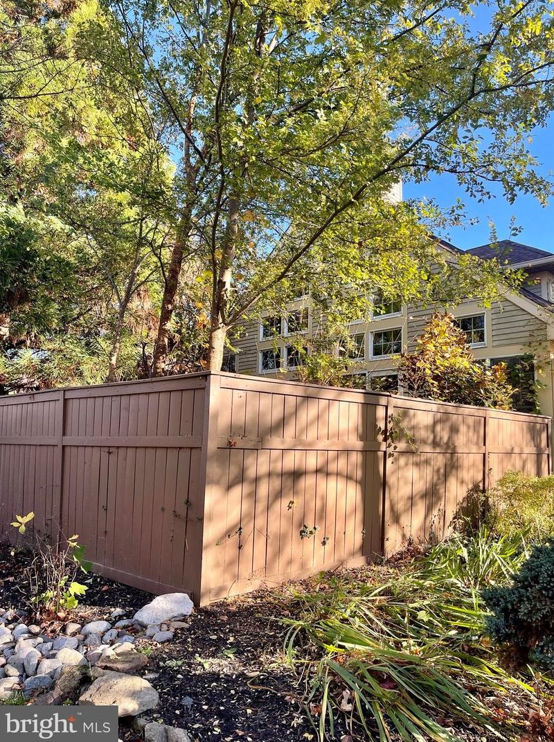 18 Stone Gate Ct, Baltimore MD  21208-1000 exterior