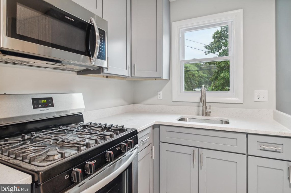 7910 Oakdale Ave, Baltimore MD  21237-2761 exterior