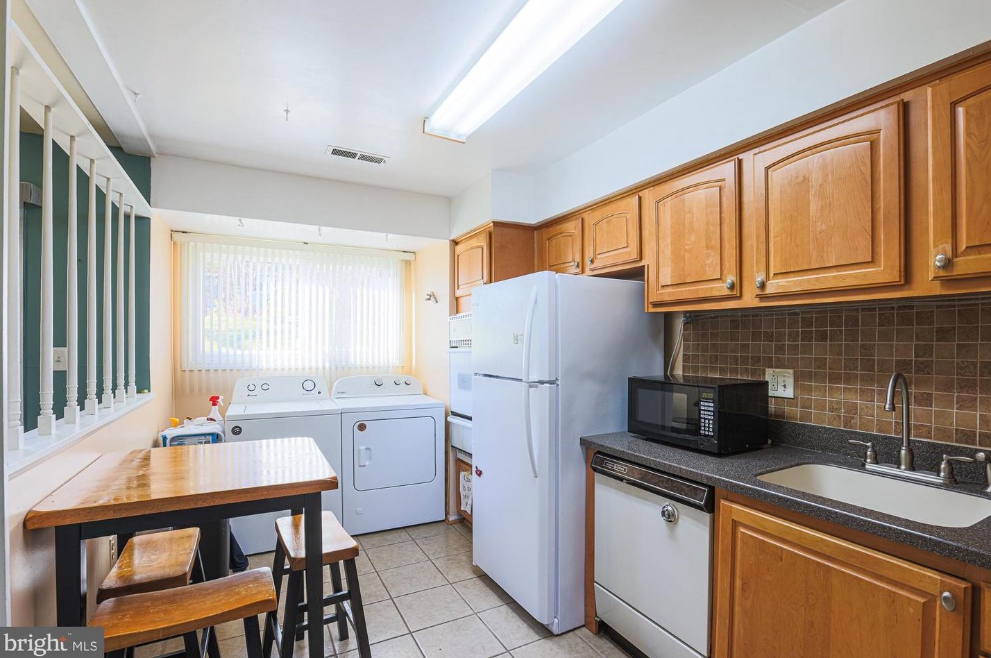 2614 Molton Way, Baltimore MD 21244-1925 exterior