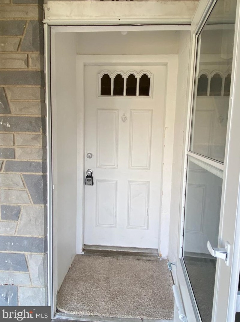 3105 Freeway, Baltimore MD  21227-3405 exterior