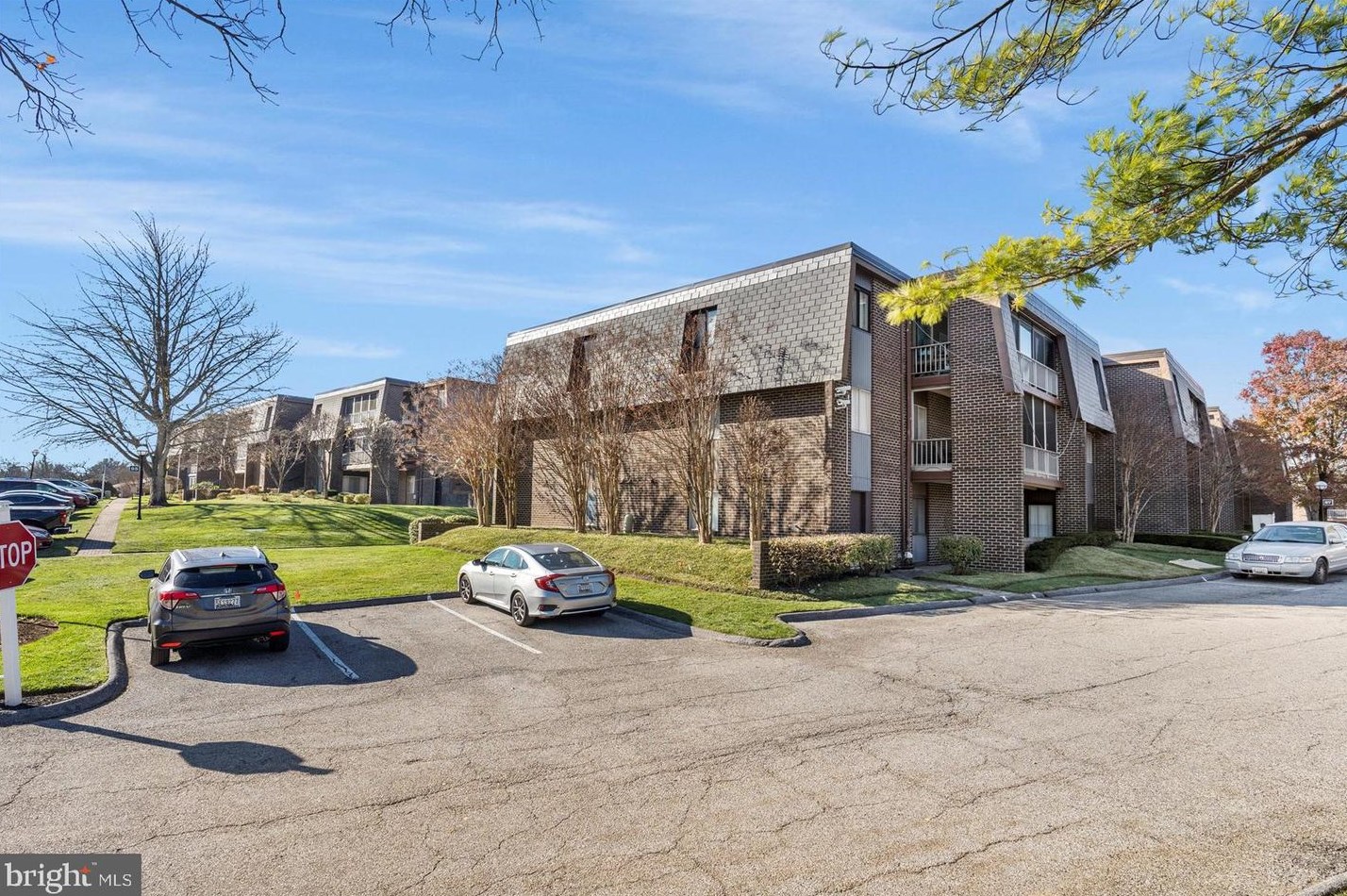 27 Stonehenge Cir, Baltimore MD  21208-3246 exterior