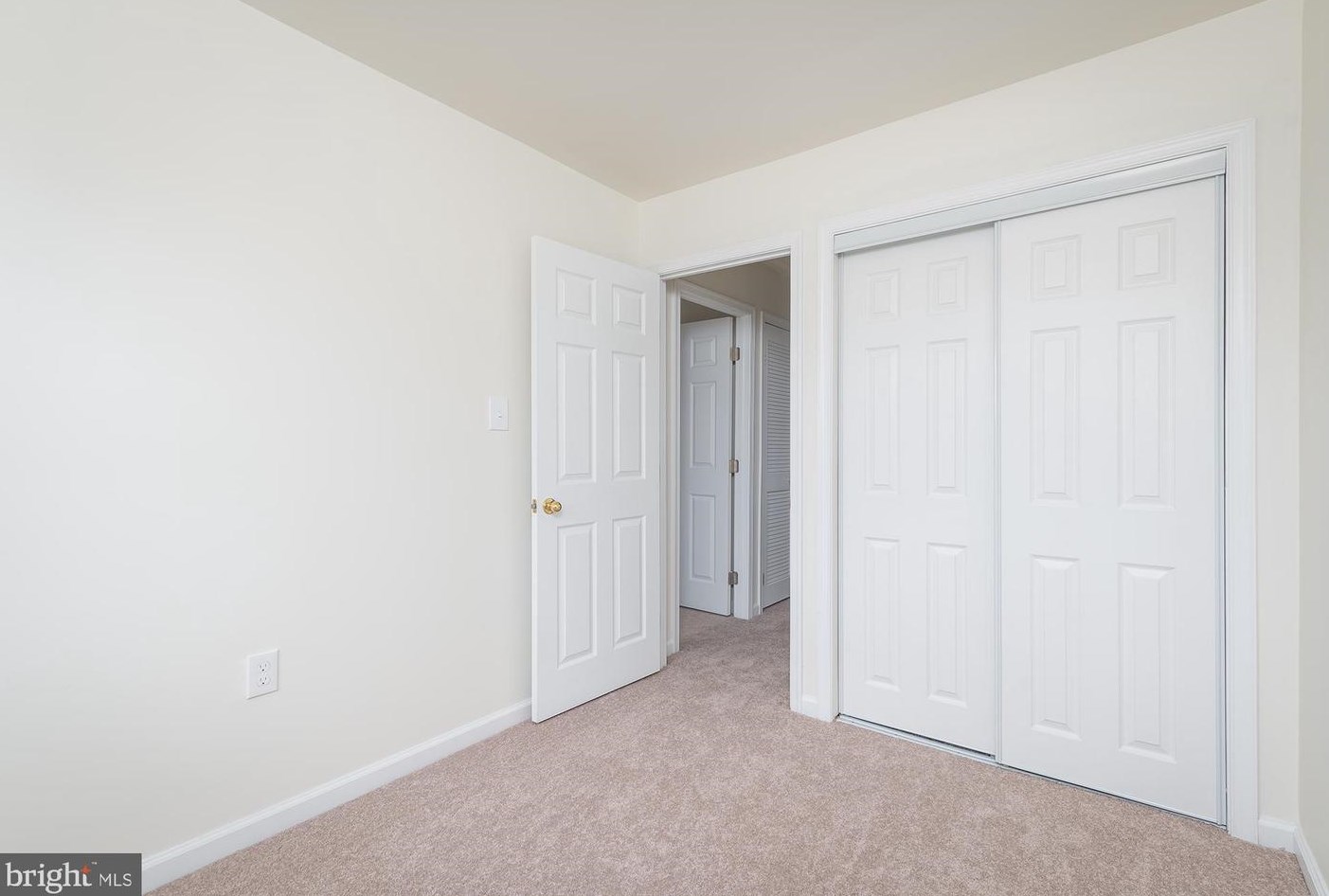 8602 Heathrow Rd, Baltimore MD  21236-2706 exterior