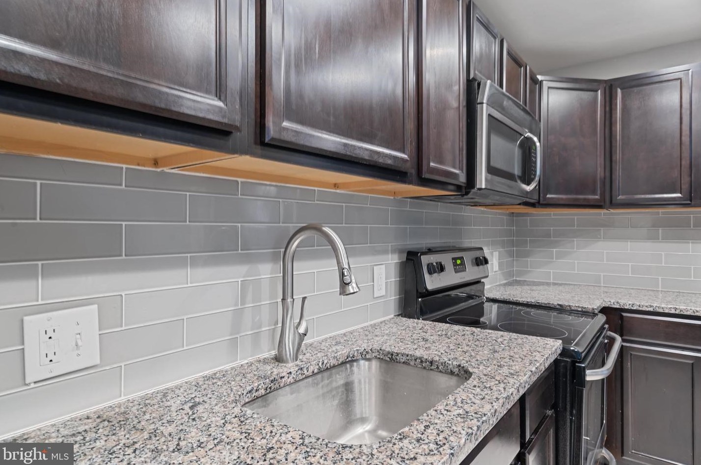 87 Ashlar Hill Ct, Baltimore MD  21234-5942 exterior