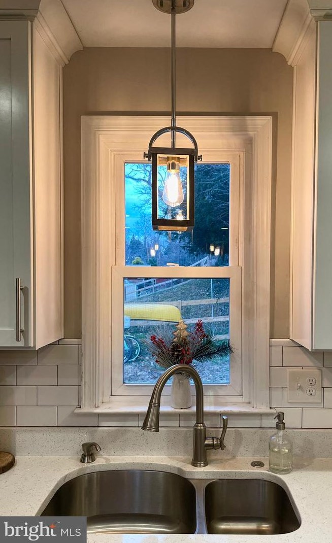 1912 Rockwell Ave, Baltimore MD  21228-4244 exterior