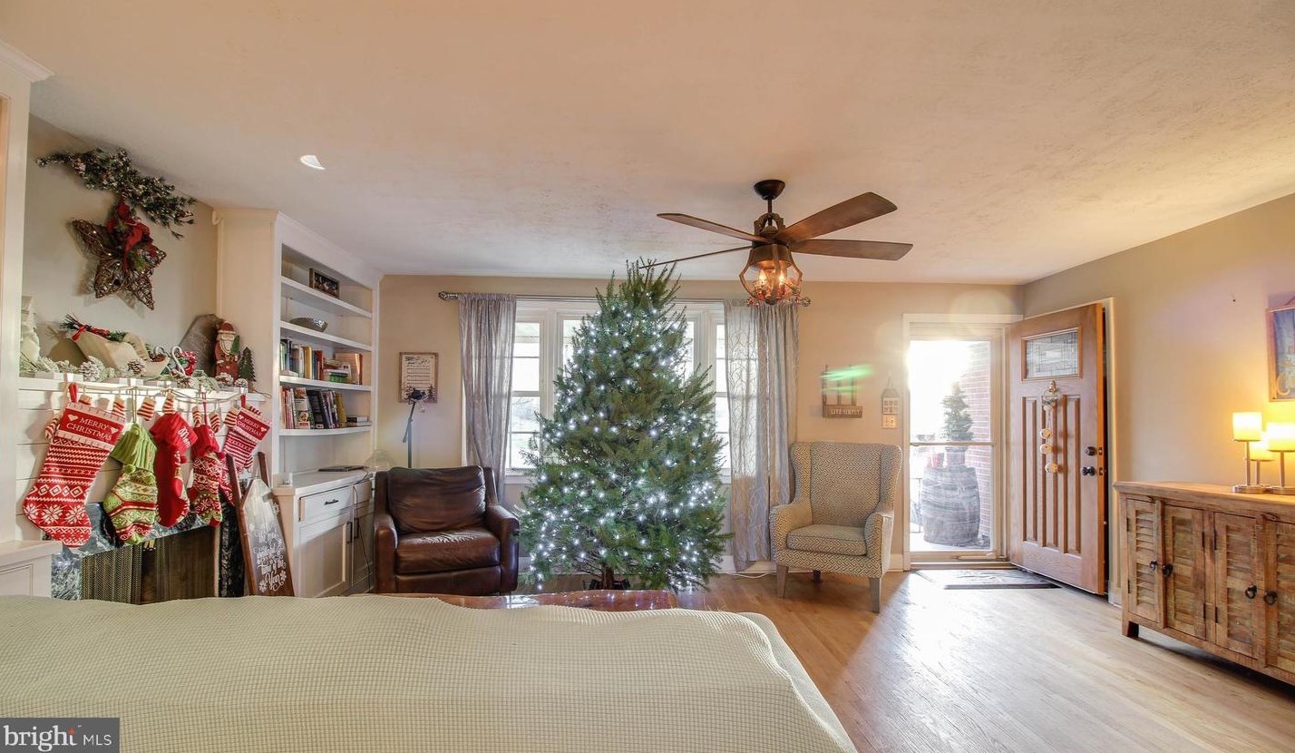 1912 Rockwell Ave, Baltimore MD  21228-4244 exterior