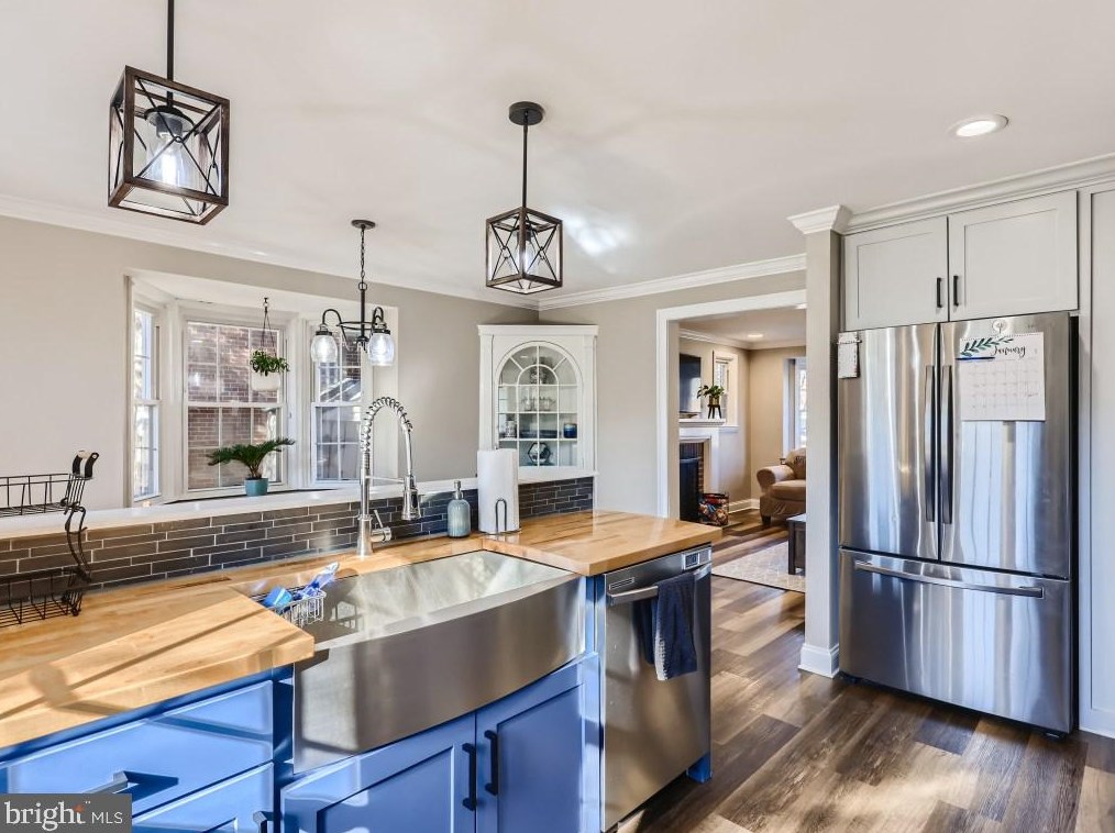 1621 Aberdeen Rd, Baltimore MD  21286-8126 exterior