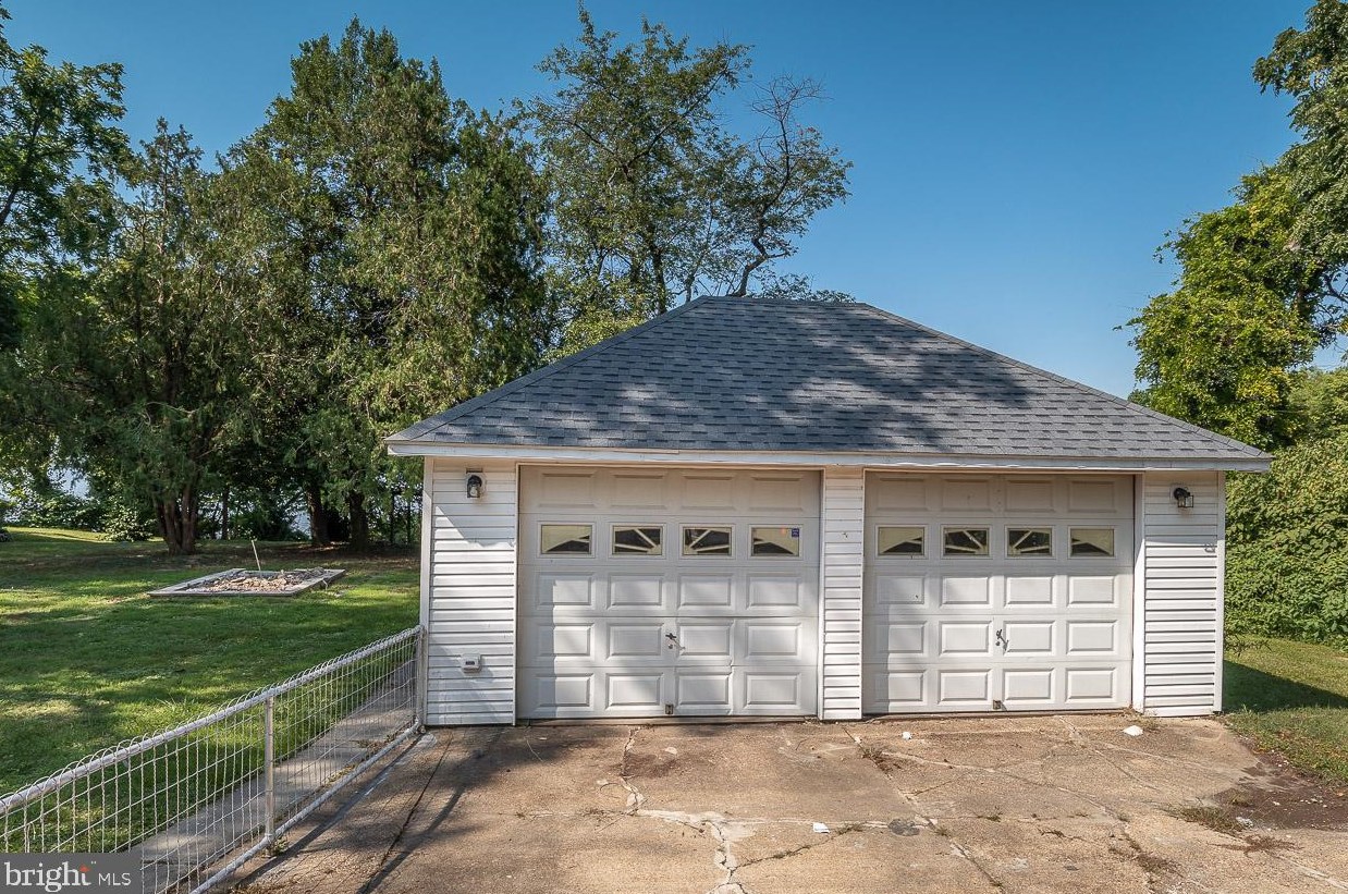 212 Riverside Dr, Baltimore MD  21221-6826 exterior