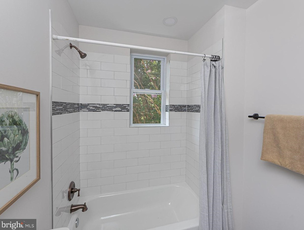 212 Riverside Dr, Baltimore MD  21221-6826 exterior