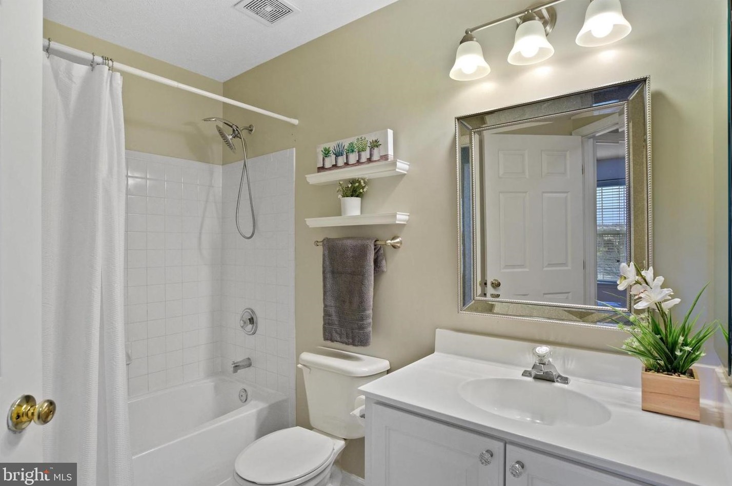 17 Caterham Ct, Baltimore MD  21237-5000 exterior
