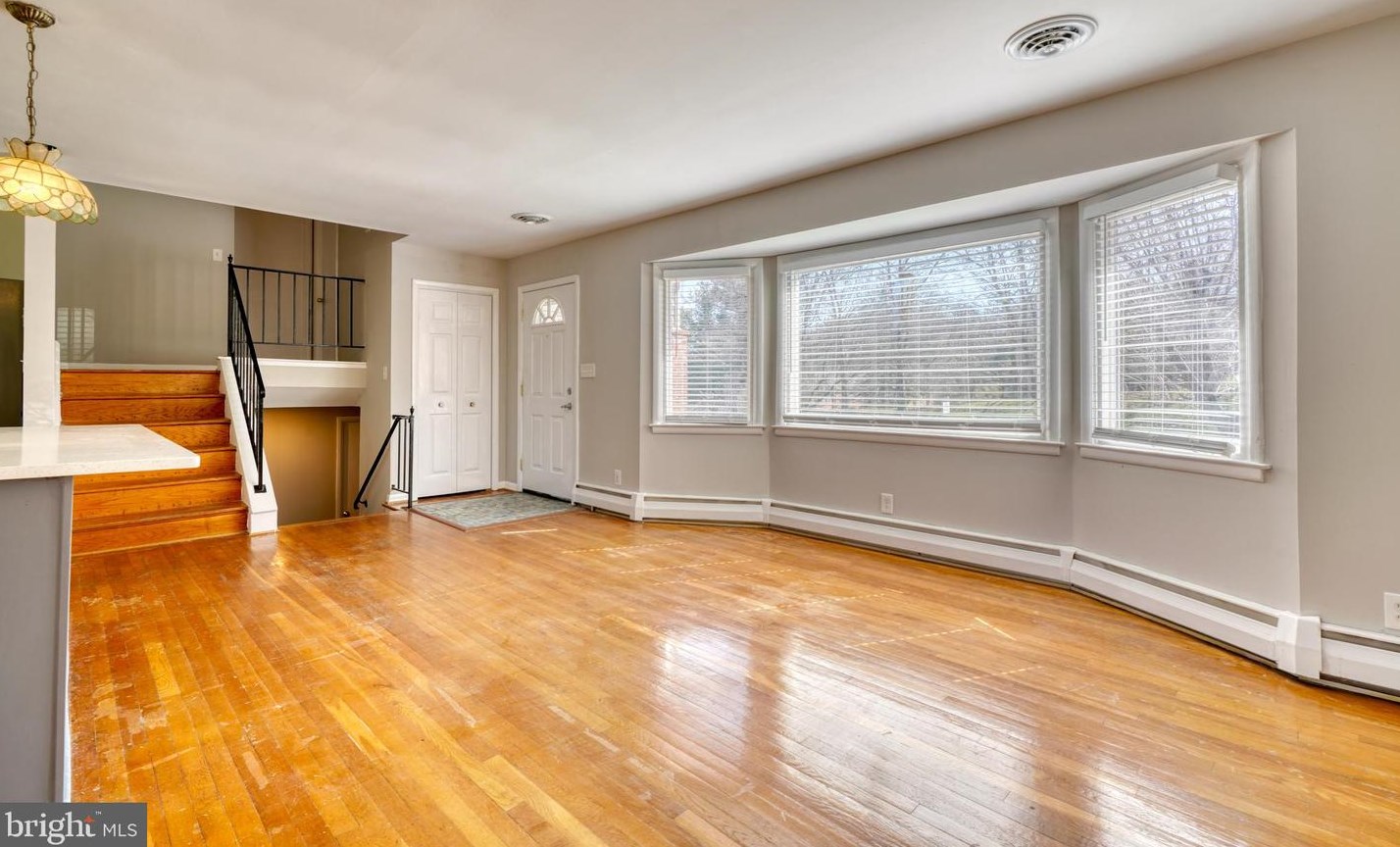 704 Providence Rd, Baltimore MD 21286-1562 exterior