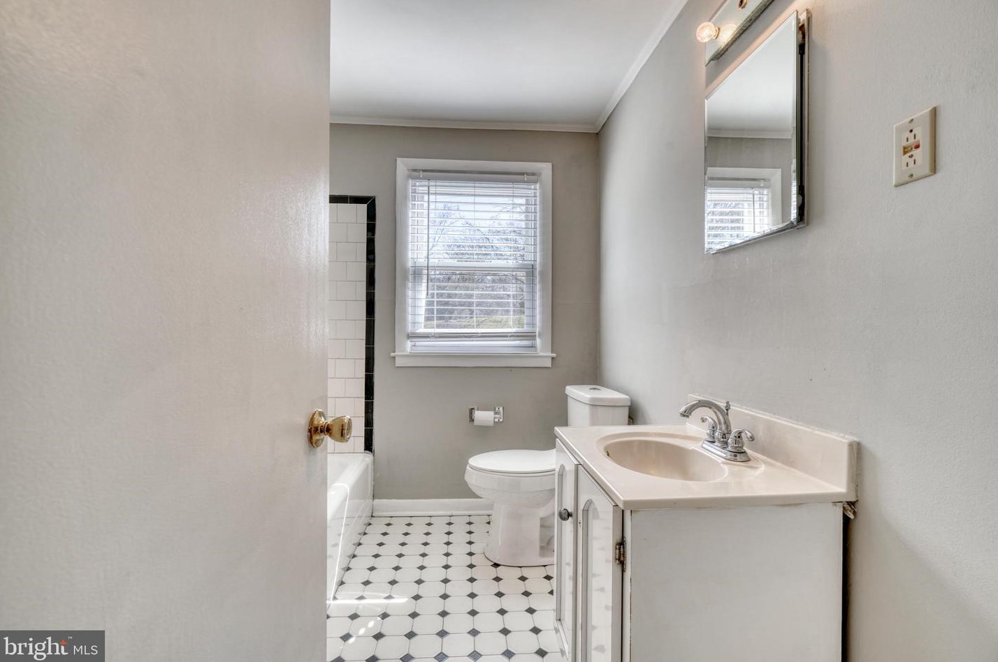 704 Providence Rd, Baltimore MD 21286-1562 exterior