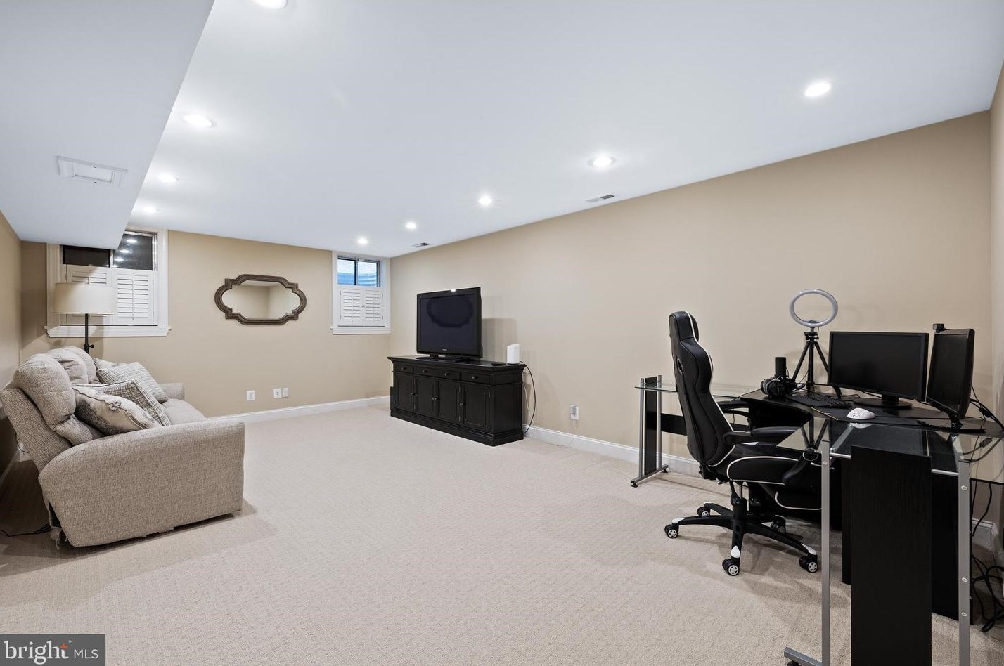 4 Old Granary Ct, Baltimore MD  21228-5358 exterior