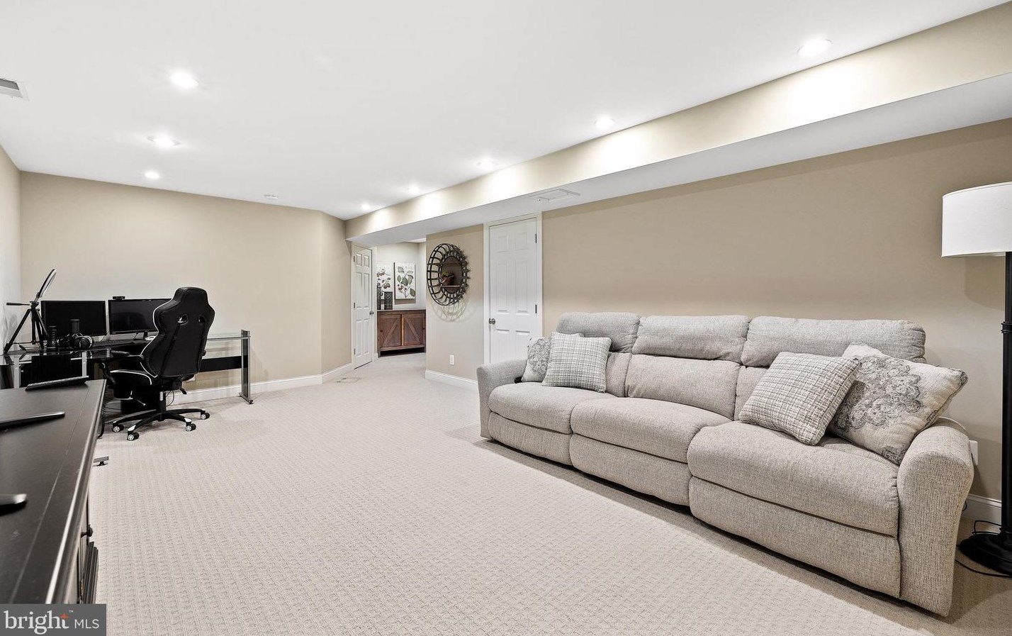 4 Old Granary Ct, Baltimore MD  21228-5358 exterior