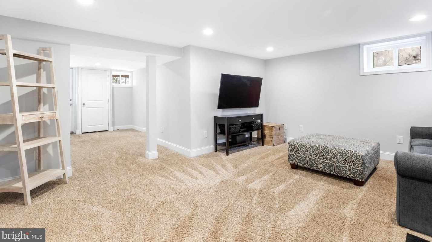 532 Academy Rd, Baltimore MD  21228-1802 exterior