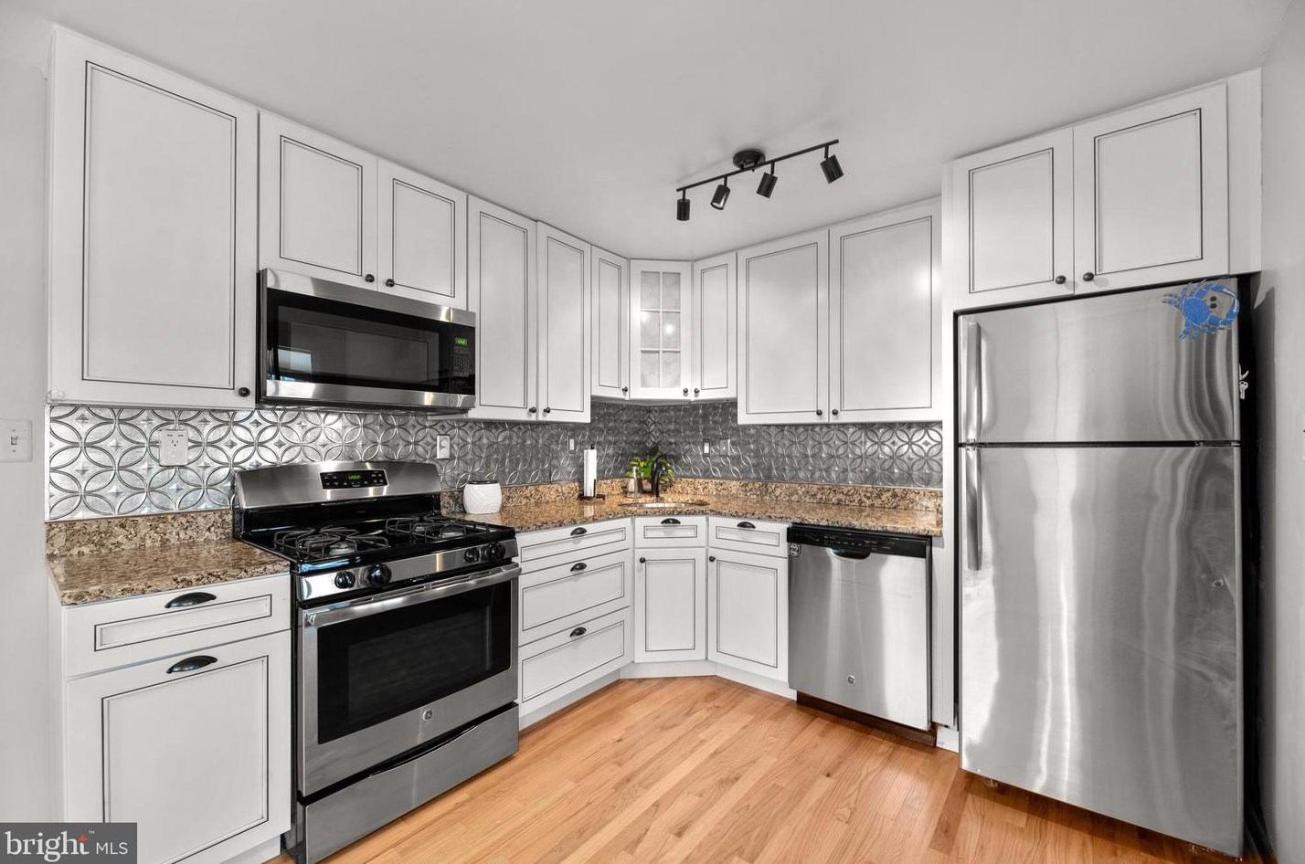 1513 Arbutus Ave, Baltimore MD  21227-4013 exterior