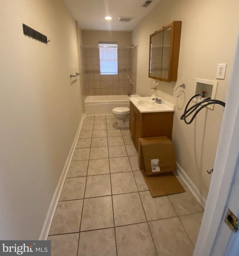 33 Sollers Point Rd, Baltimore MD  21222-2923 exterior