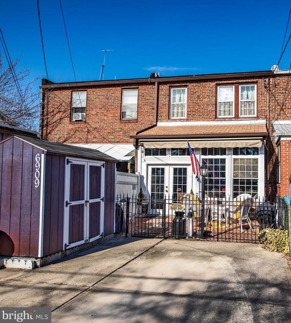 6909 Holabird Ave, Baltimore MD  21222-1748 exterior