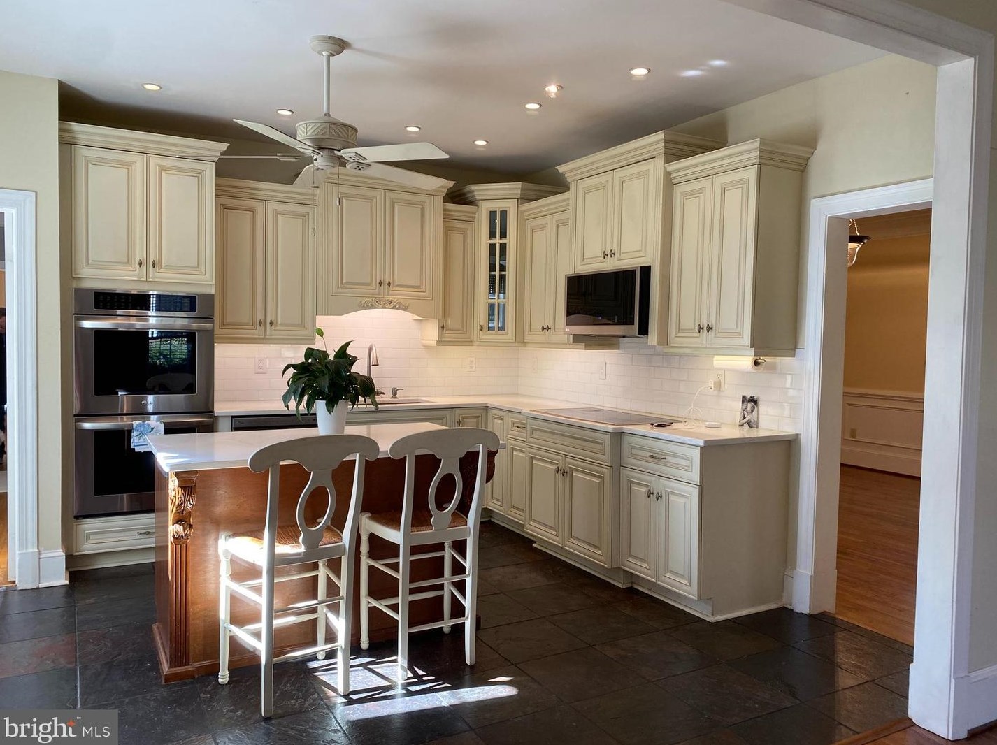 1005 Rolandvue Rd, Baltimore MD  21204-6816 exterior