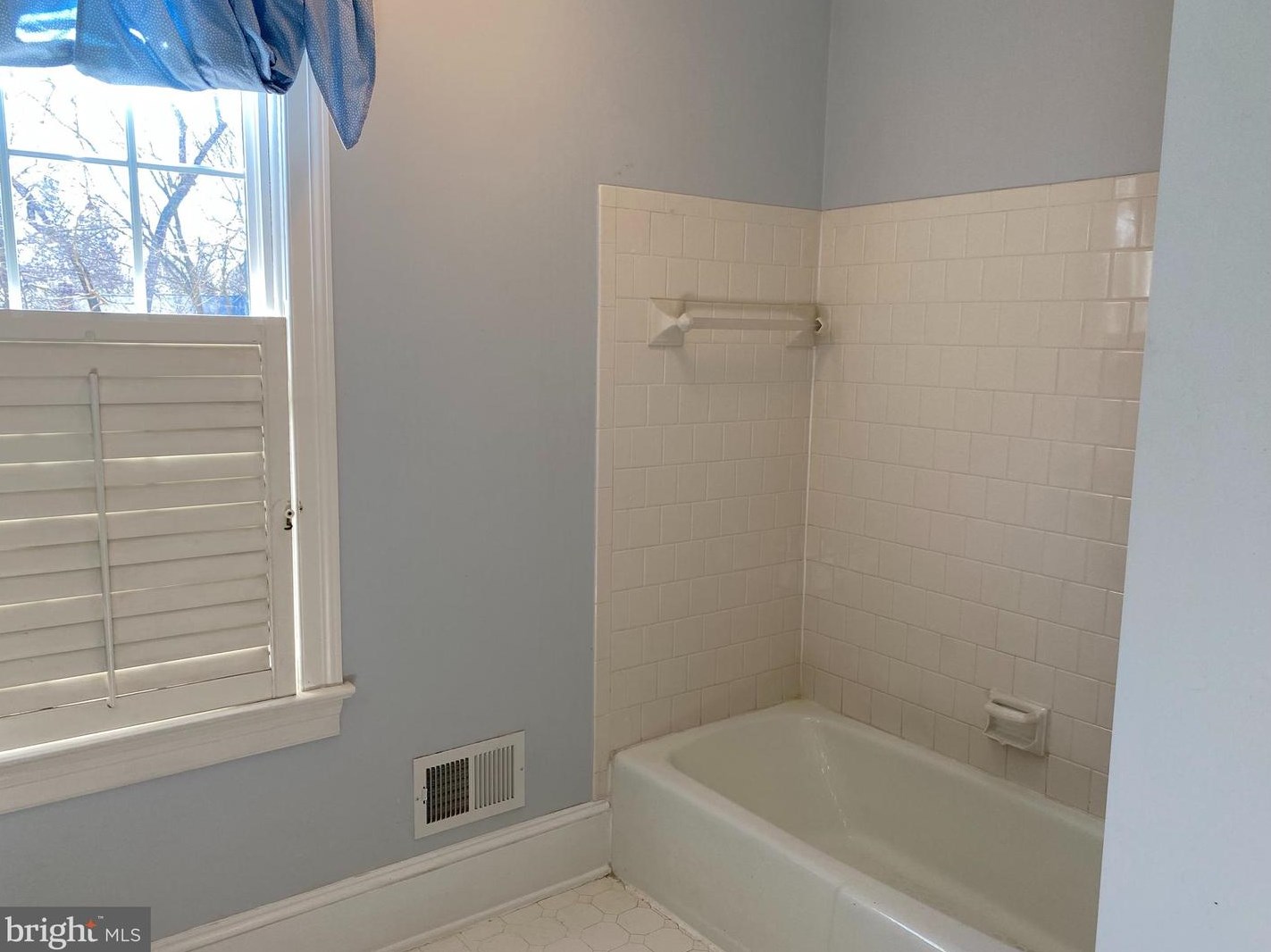 1005 Rolandvue Rd, Baltimore MD  21204-6816 exterior