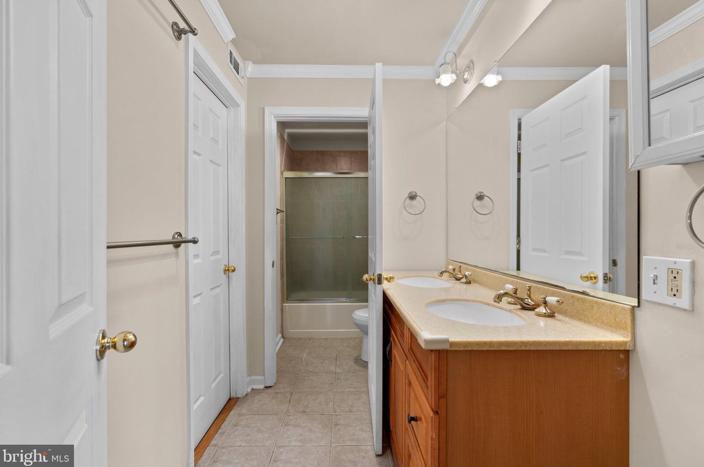 216 Vale Crest Ct, Baltimore MD  21221-4700 exterior