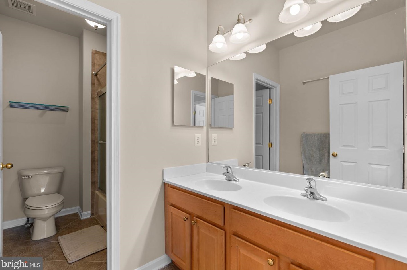 216 Vale Crest Ct, Baltimore MD  21221-4700 exterior