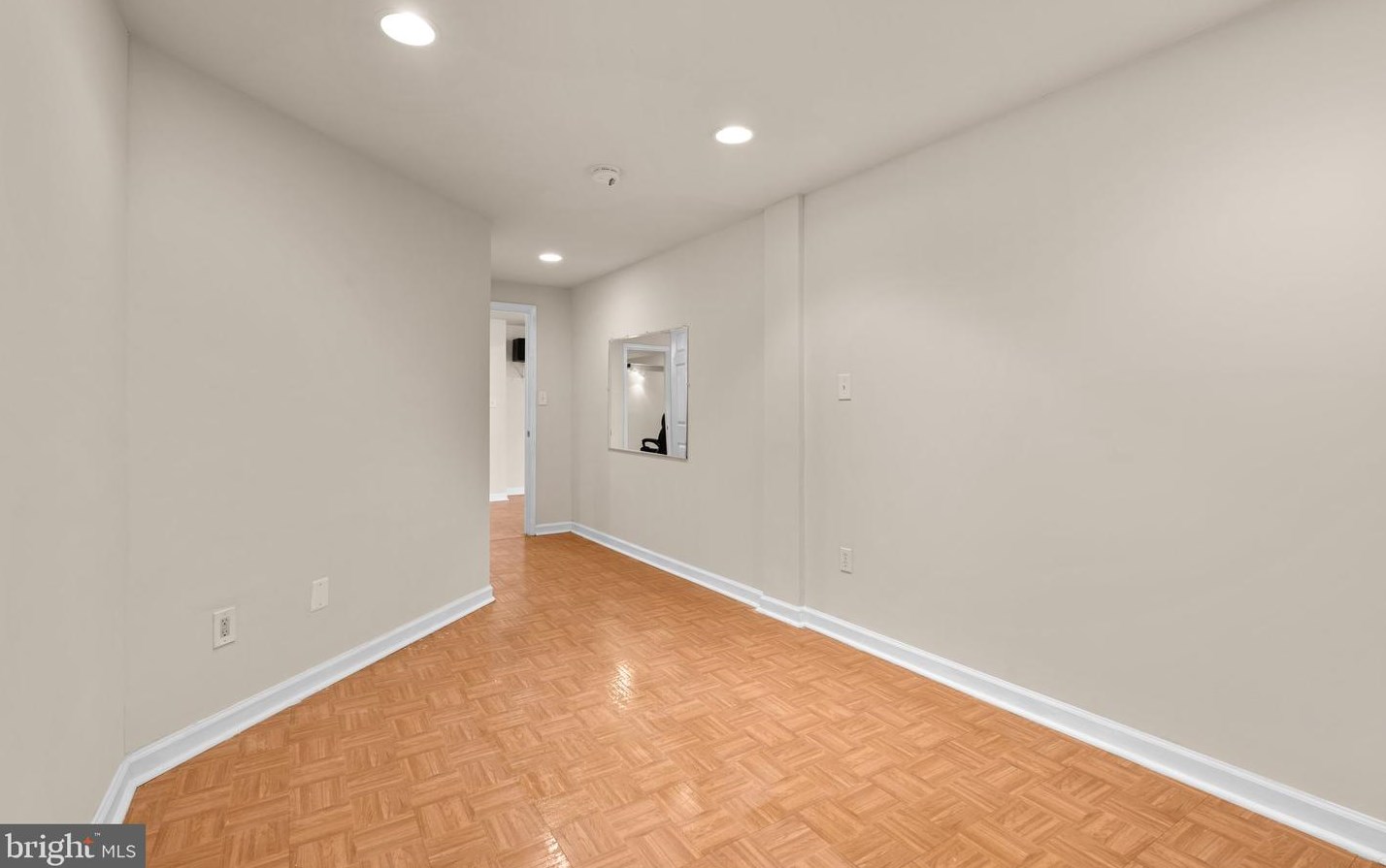 216 Vale Crest Ct, Baltimore MD  21221-4700 exterior