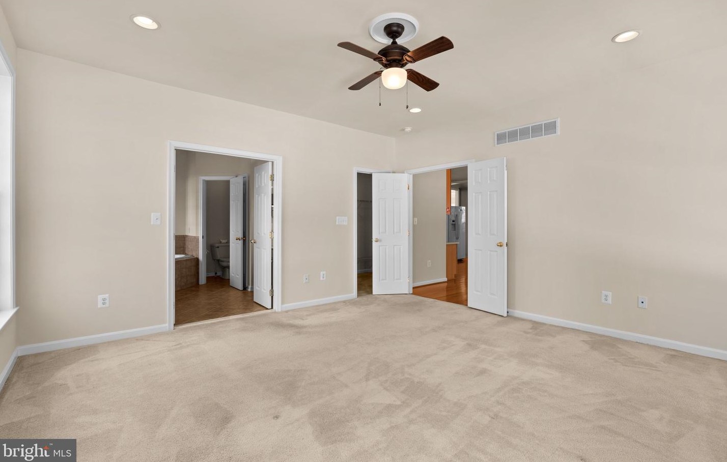 216 Vale Crest Ct, Baltimore MD  21221-4700 exterior