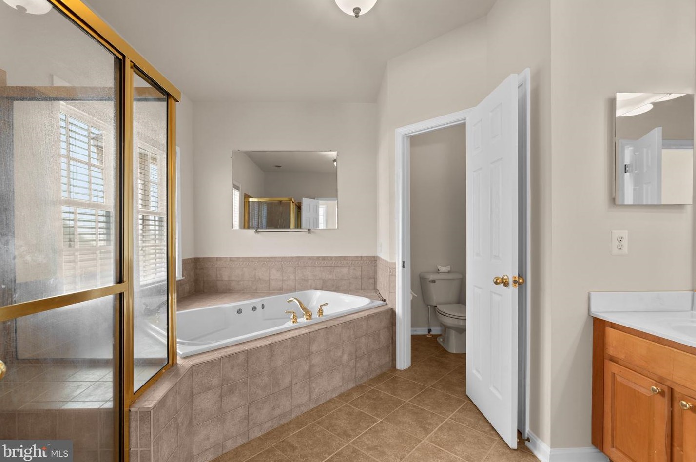 216 Vale Crest Ct, Baltimore MD  21221-4700 exterior