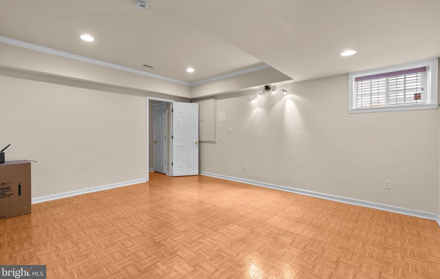 216 Vale Crest Ct, Baltimore MD  21221-4700 exterior