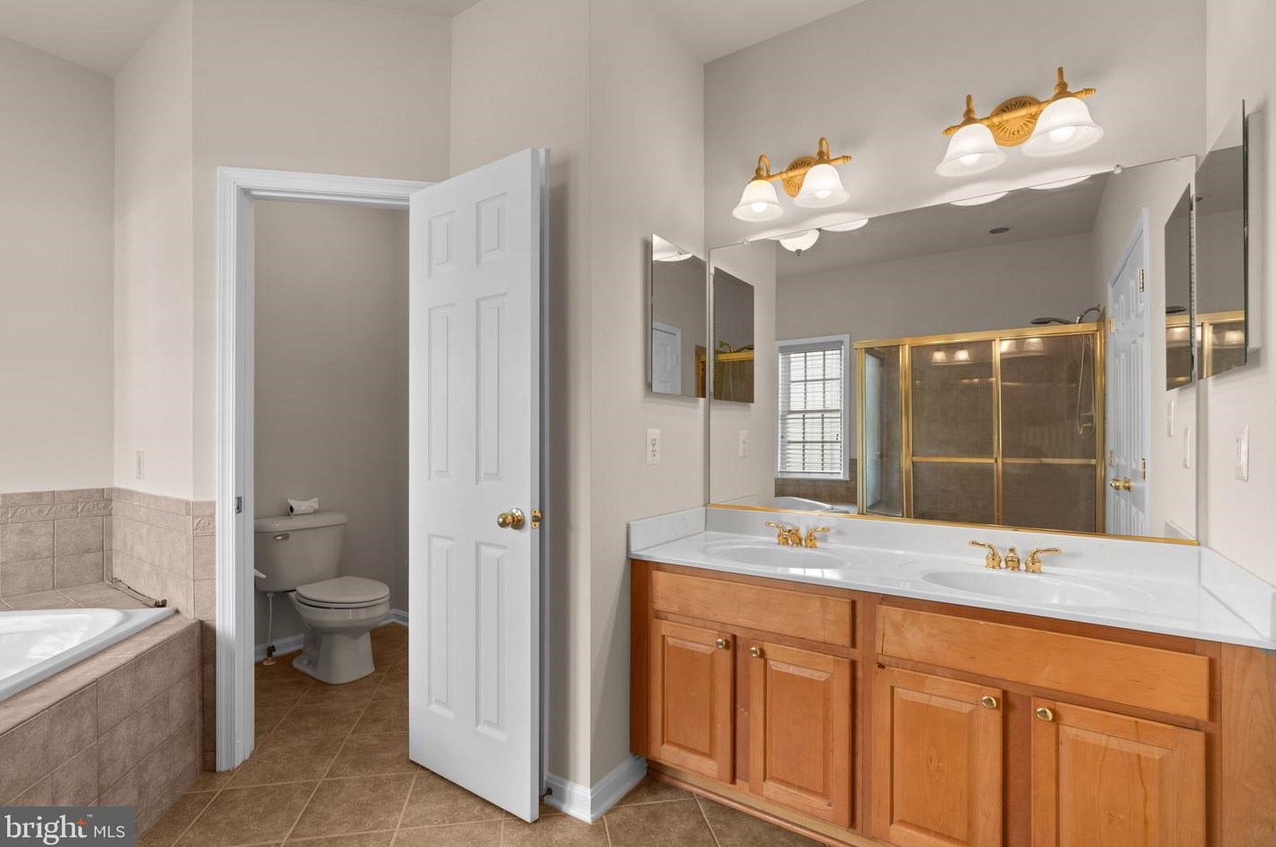 216 Vale Crest Ct, Baltimore MD  21221-4700 exterior