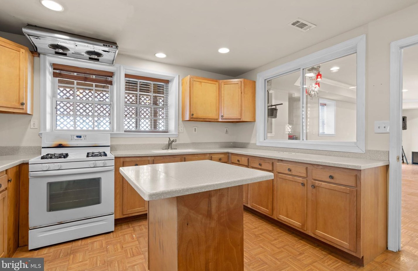 216 Vale Crest Ct, Baltimore MD  21221-4700 exterior