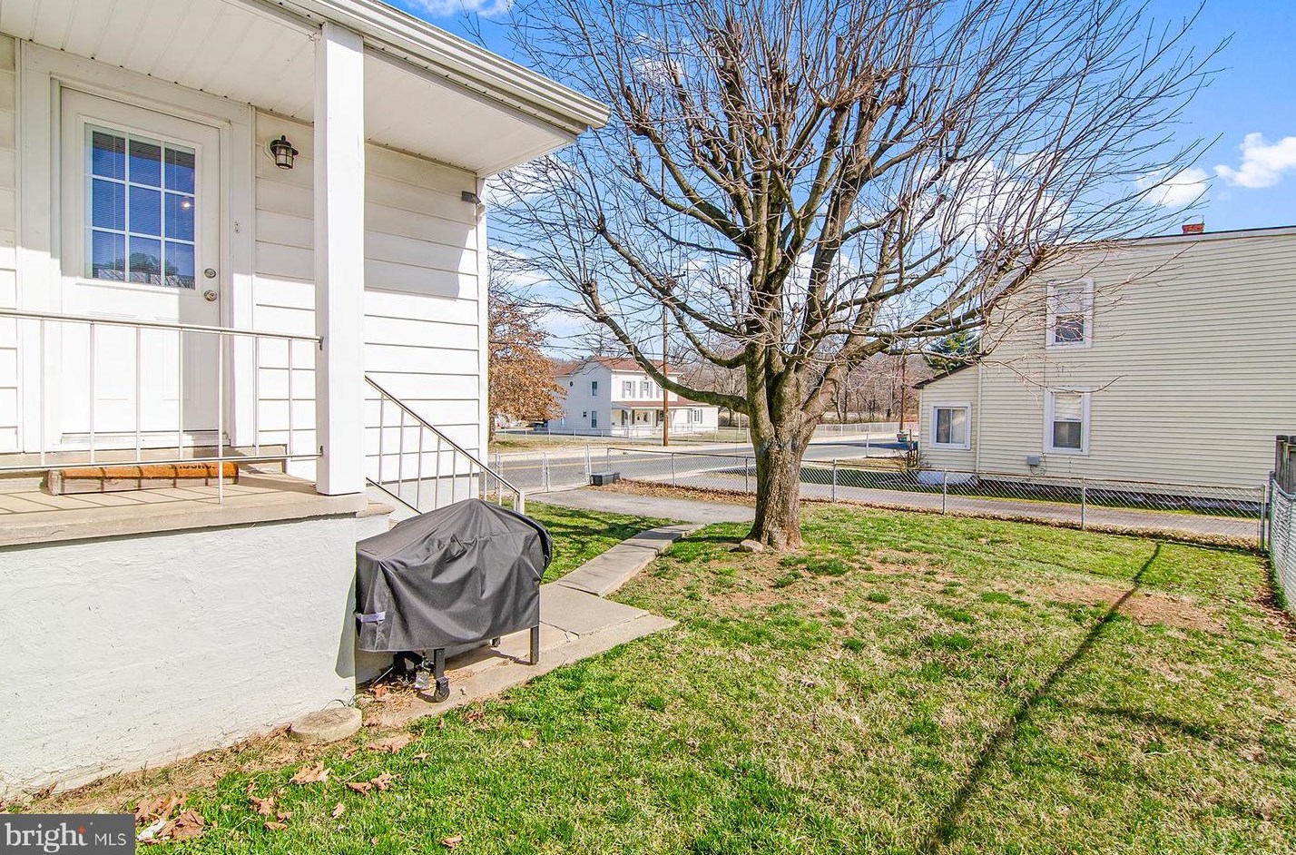 631 Stuart St, Baltimore MD  21221-4832 exterior