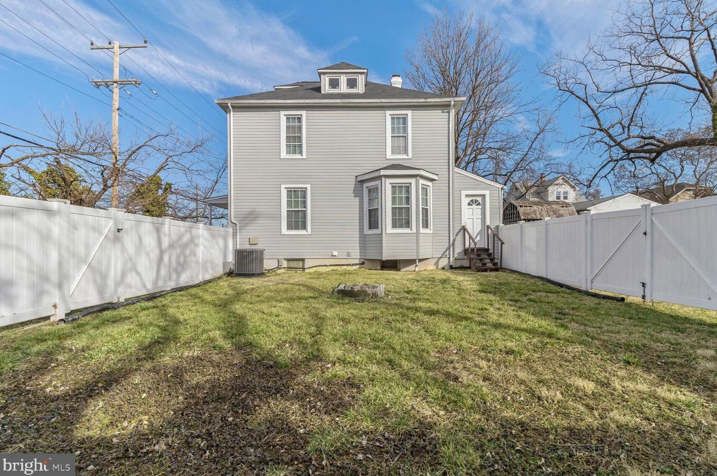 2807 Hammonds Ferry Rd, Baltimore MD  21227-3140 exterior
